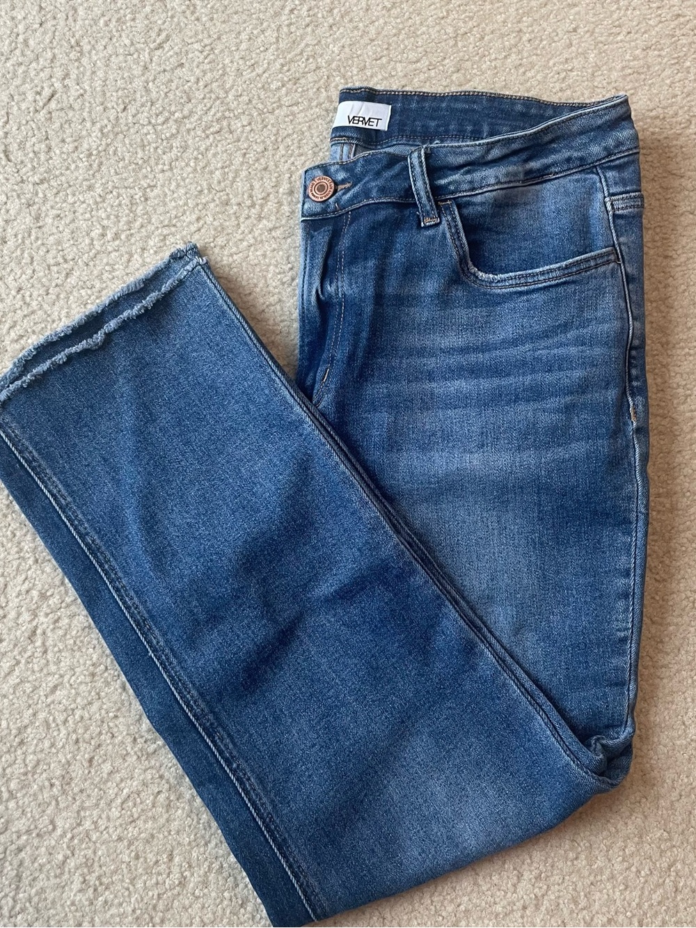VERVET Cropped Jeans in Medium Blue